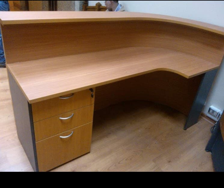 Mueble de Recepción Curvo